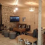 Lama-gite-des-puys Ecologique A 30km Des Pistes, Visite Aux Lamas Charge Ve