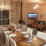 Lama-gite-des-puys Ecologique A 30km Des Pistes, Visite Aux Lamas Charge Ve