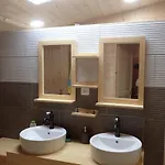 Lama-gite-des-puys Ecologique A 30km Des Pistes, Visite Aux Lamas Charge Ve * Montaigut-le-Blanc