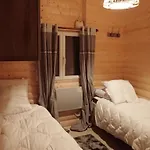 Lama-gite-des-puys Ecologique A 30km Des Pistes, Visite Aux Lamas Charge Ve