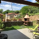펜션 Lama-gite-des-puys Ecologique A 30km Des Pistes, Visite Aux Lamas Charge Ve