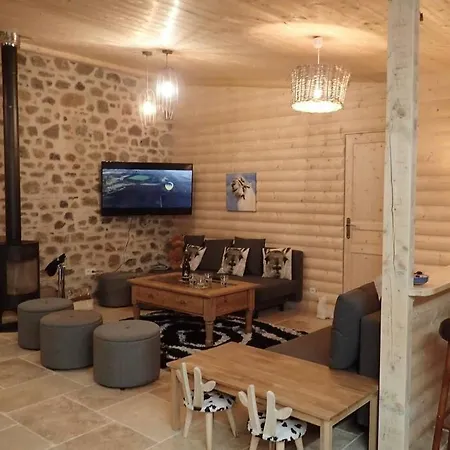 Lama-gite-des-puys Ecologique A 30km Des Pistes, Visite Aux Lamas Charge Ve