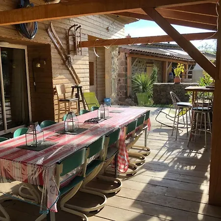 Lama-gite-des-puys Ecologique A 30km Des Pistes, Visite Aux Lamas Charge Ve * Montaigut-le-Blanc (Puy-de-Dome)