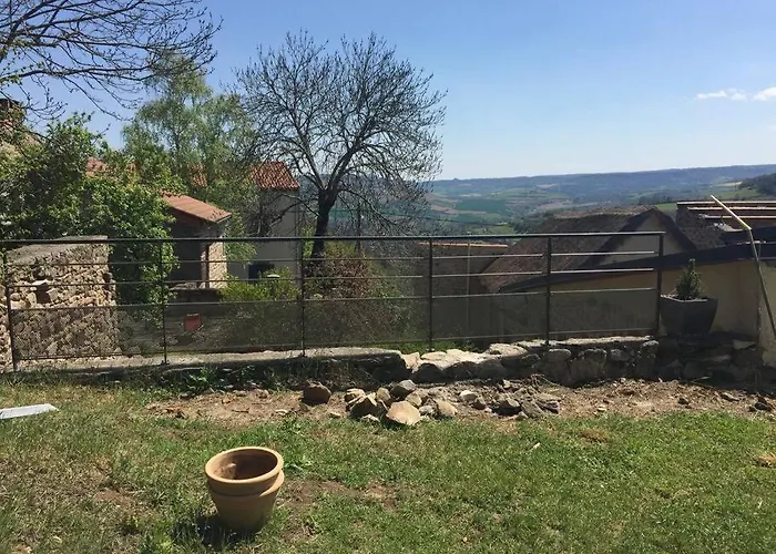 Lama-gîte-des-puys écologique à 30km Des Pistes, Visite Aux Lamas Charge Ve * Montaigut-le-Blanc (Puy-de-Dome)